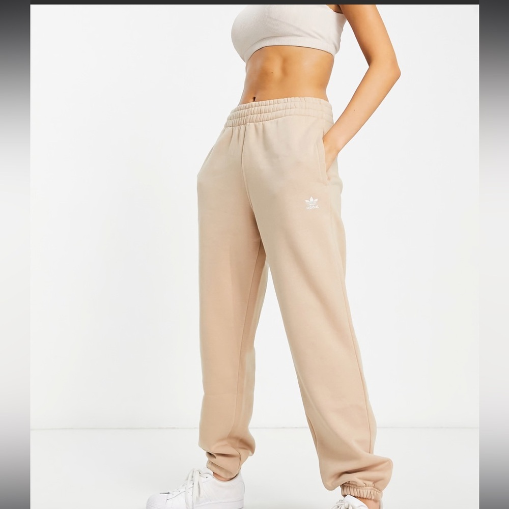 adidas Originals Essentials sweatpants in Magic Beige, M